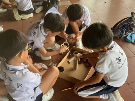 students designing their own mini exhibit