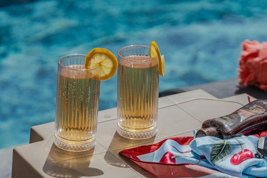 Pool Bar